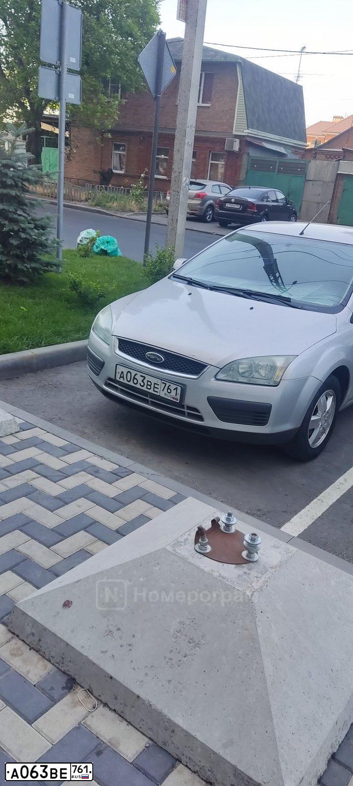 Фото автомобиля FORD FOCUS, 2006 — госномер А090ЕС93. Цвет: Серебристый