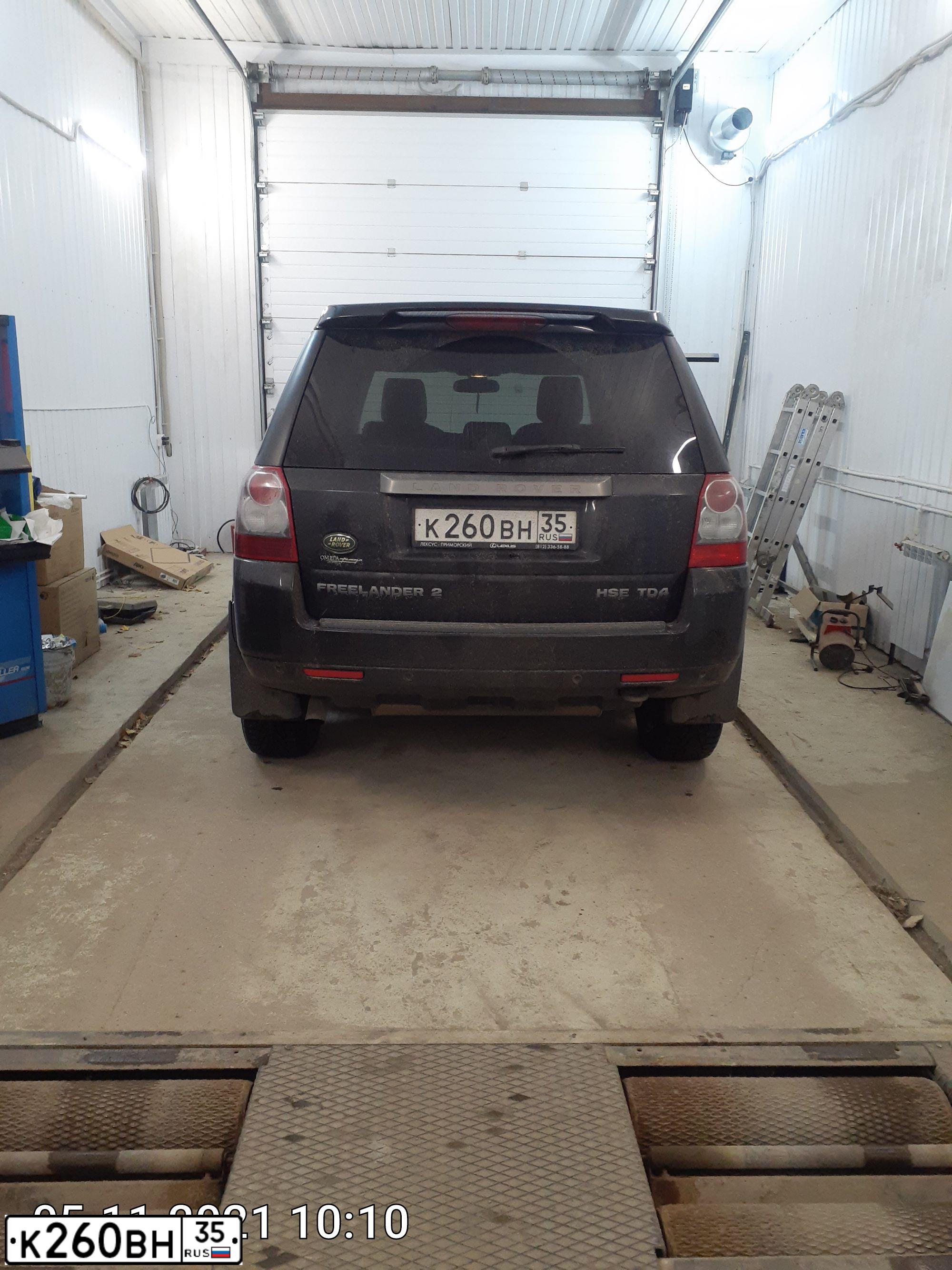 Фото автомобиля LANDROVER FREELANDER, 2009 — госномер К260ВН35. Цвет: ЧЕРНЫЙ