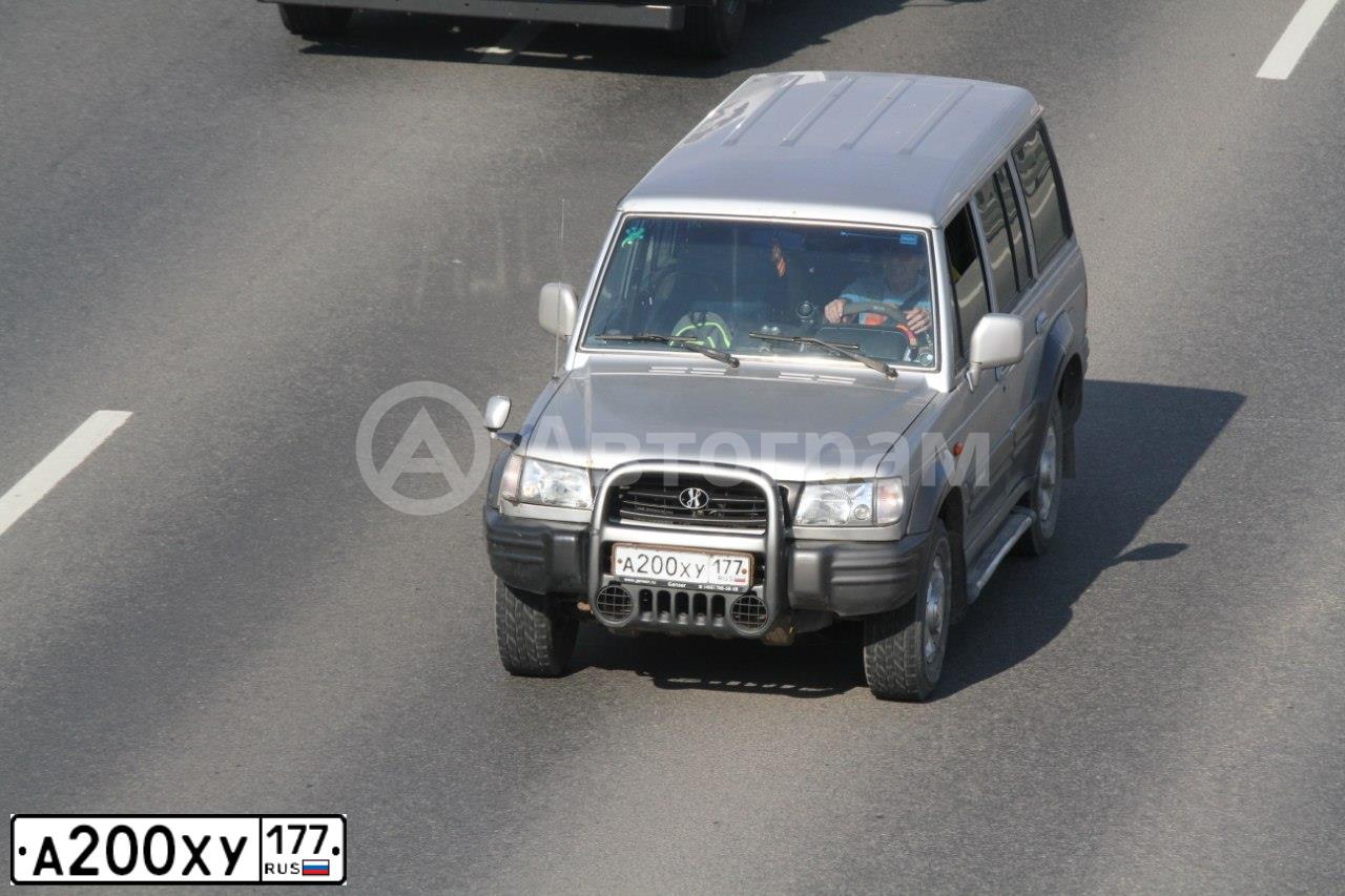Фото автомобиля HYUNDAI GALLOPER, 2003 — госномер А200ХУ177. Цвет: серый/темно-серый