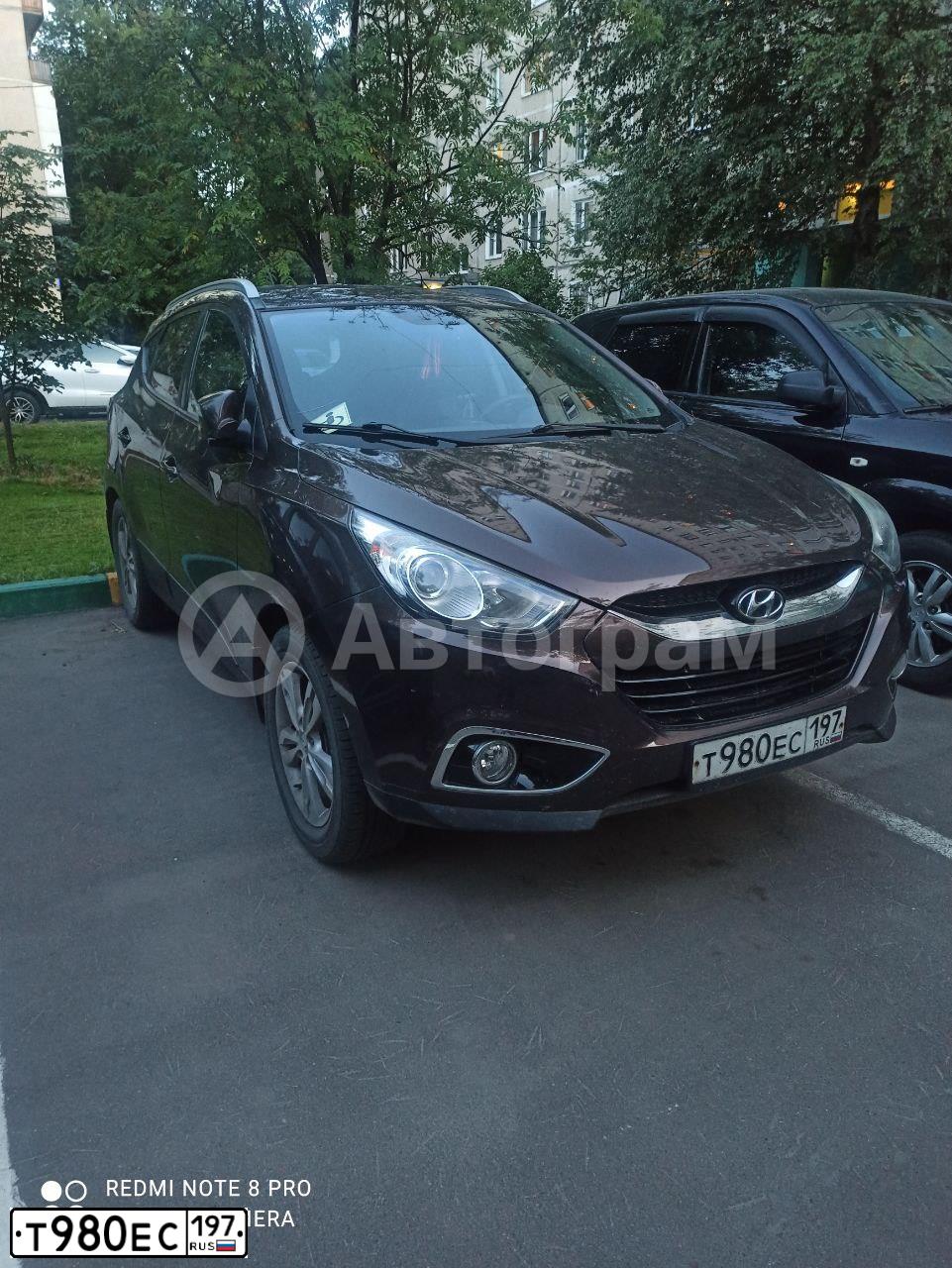 Фото автомобиля HYUNDAI IX35, 2010 — госномер Т980ЕС197. Цвет: Коричневый