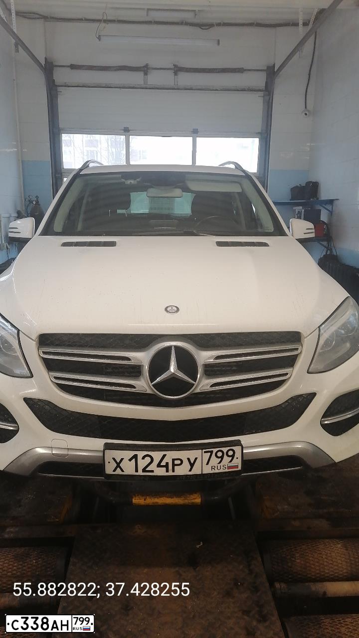 Фото автомобиля MERCEDES GLE-KLASSE, 2017 — госномер Р588ТМ790. Цвет: Белый