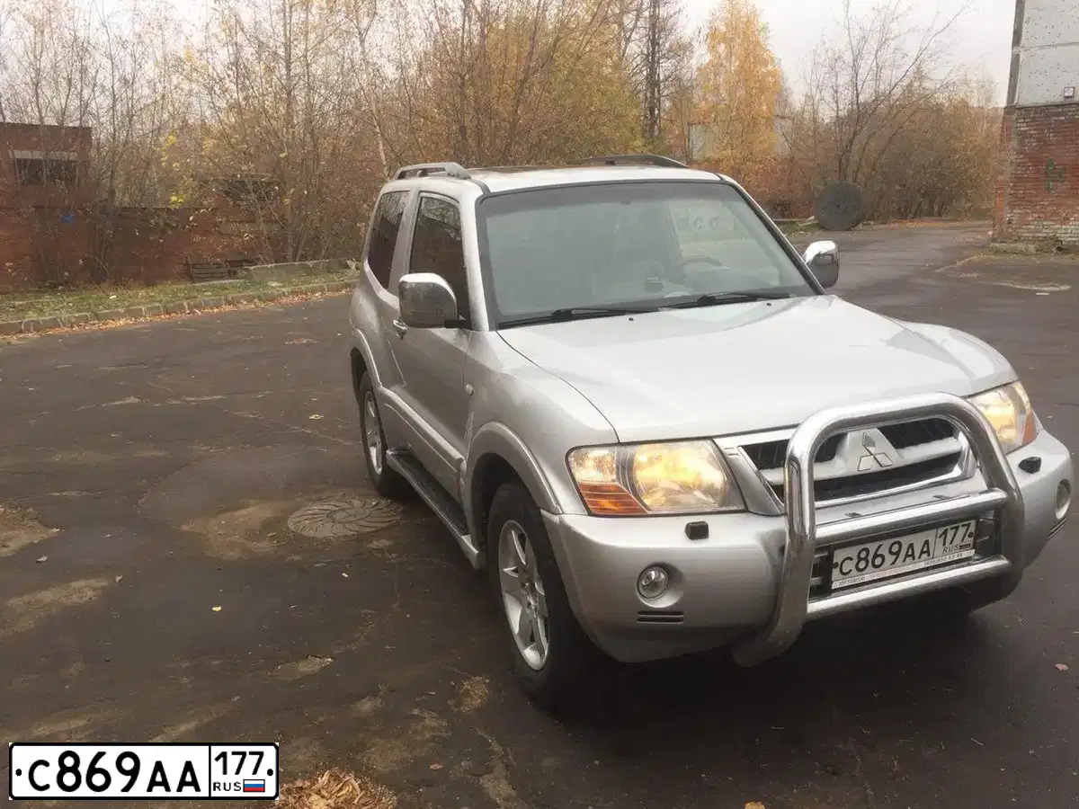 Фото автомобиля MITSUBISHI PAJERO, 2003 — госномер С869АА177. Цвет: СТАЛЬНОЙ