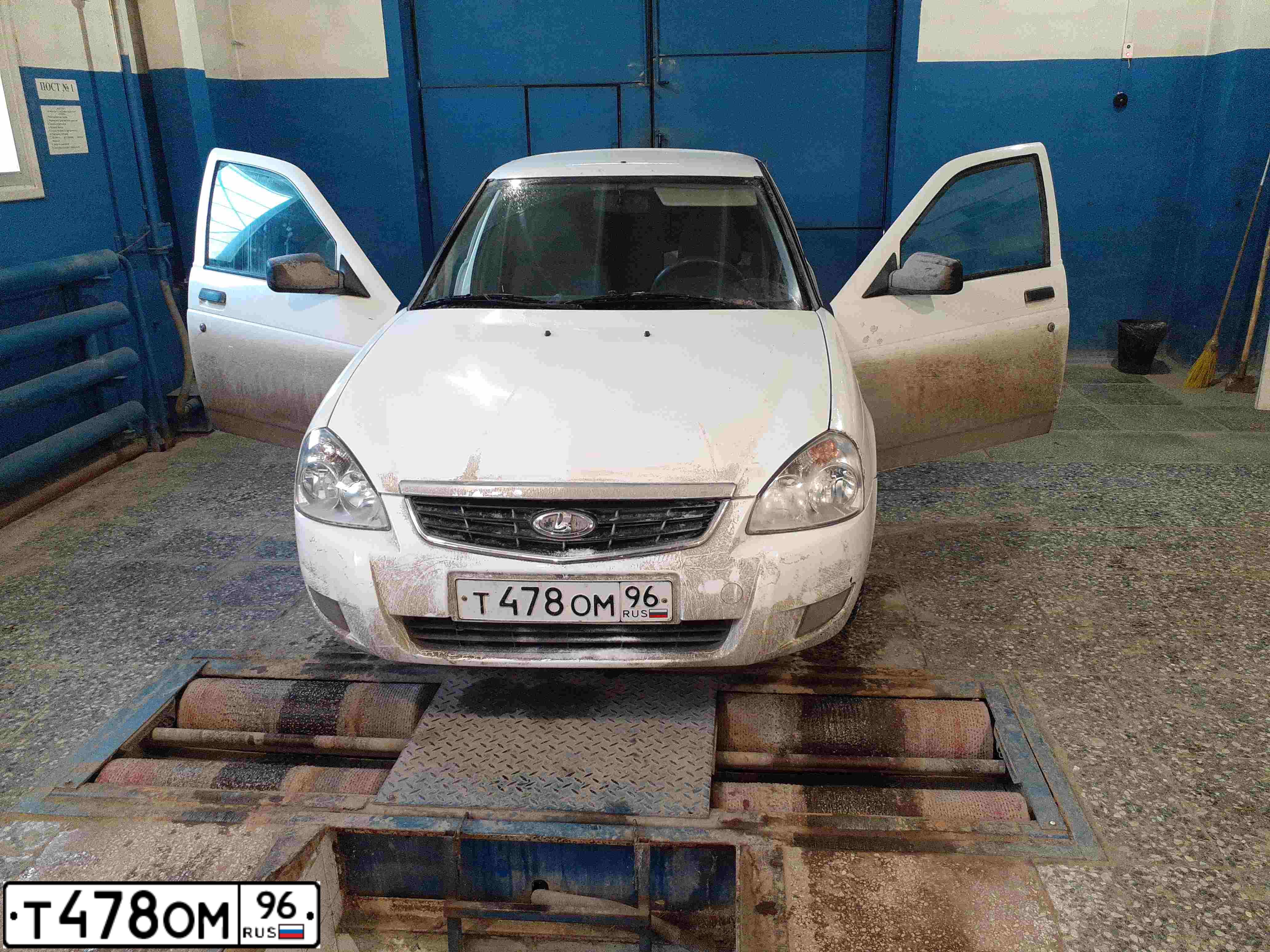 Фото автомобиля LADA 2172 PRIORA, 2011 — госномер Т478ОМ96. Цвет: Белый