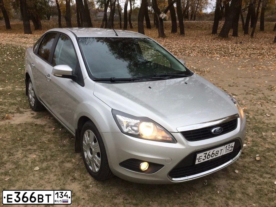 Фото автомобиля FORD FOCUS, 2011 — госномер М400КА134. Цвет: СЕРЕБРИСТЫЙ