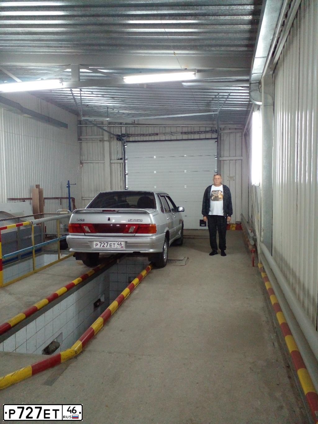 Фото автомобиля LADA 2115 SAMARA, 2006 — госномер М460ОХ46. Цвет: СВЕТЛО-СЕРЕБРИСТЫЙ МЕТАЛЛ