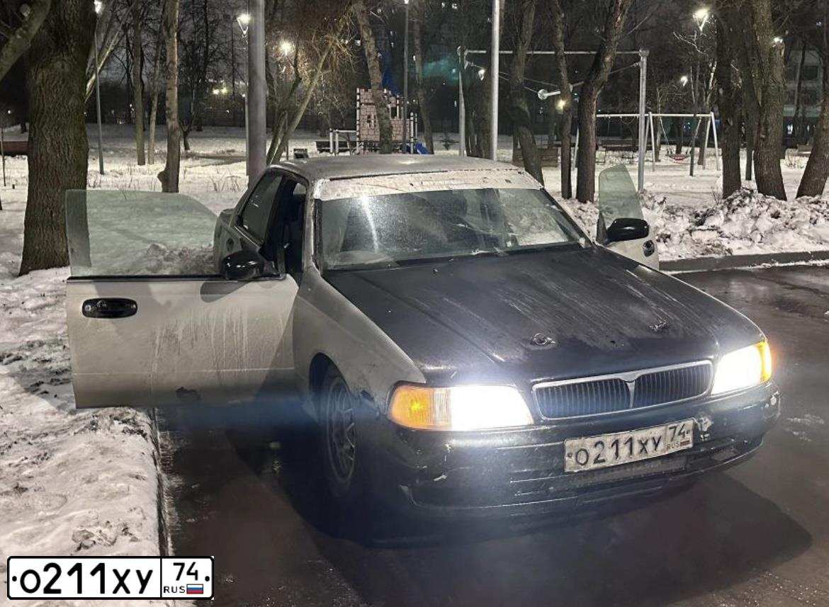 Фото автомобиля NISSAN LAUREL, 1989 — госномер О211ХУ74