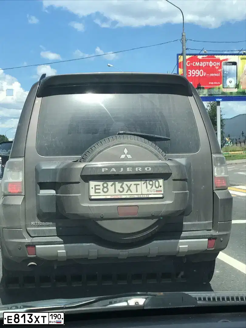 Фото автомобиля MITSUBISHI PAJERO, 2010 — госномер В664ТТ799. Цвет: Коричневый