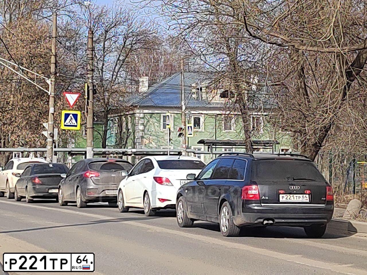 Фото автомобиля LADA 2114 SAMARA, 2008 — госномер Р221ТР64. Цвет: СЕРЕБРИСТЫЙ