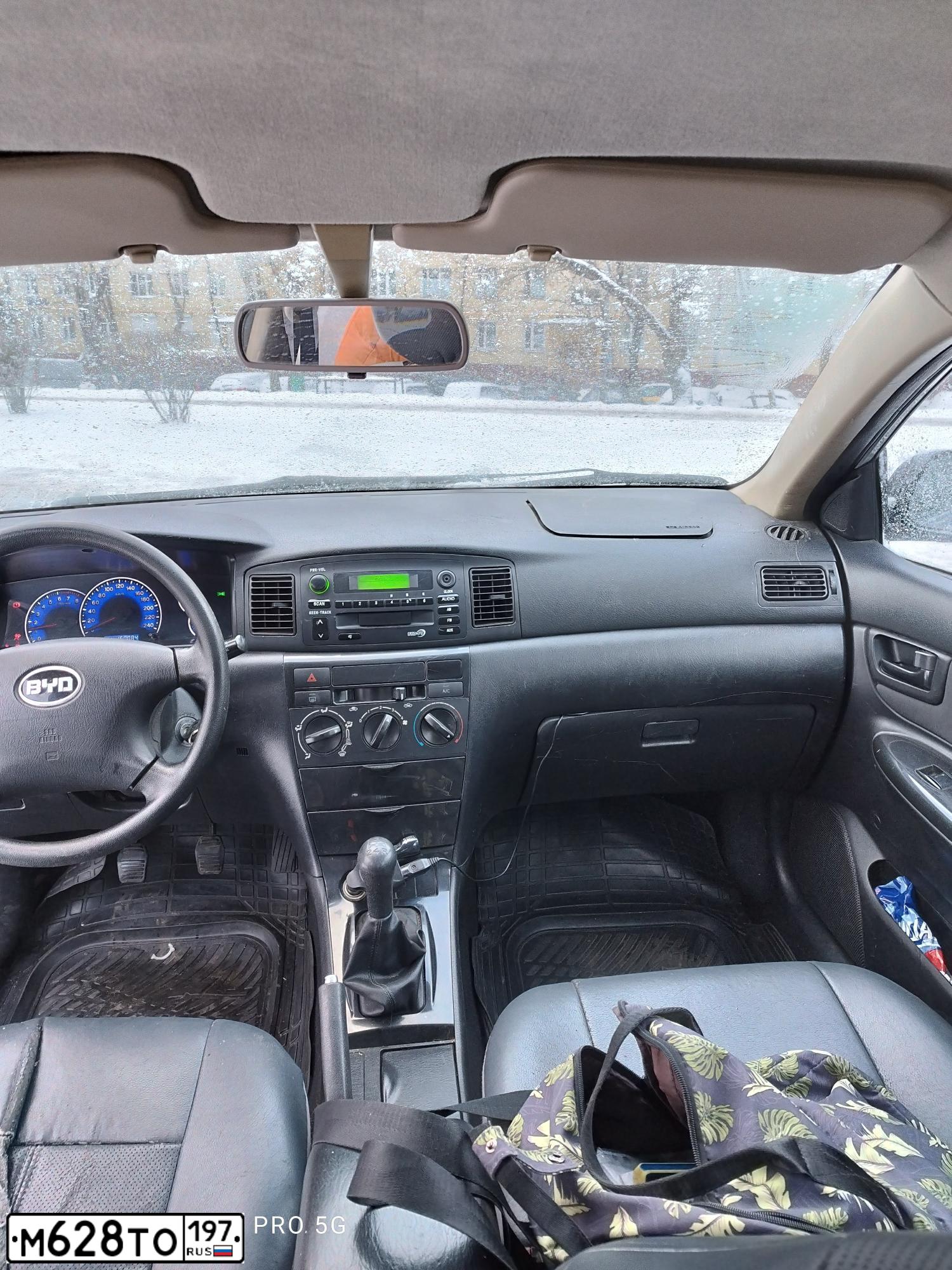 Фото автомобиля BYD F3, 2012 — госномер М628ТО197. Цвет: СЕРЫЙ