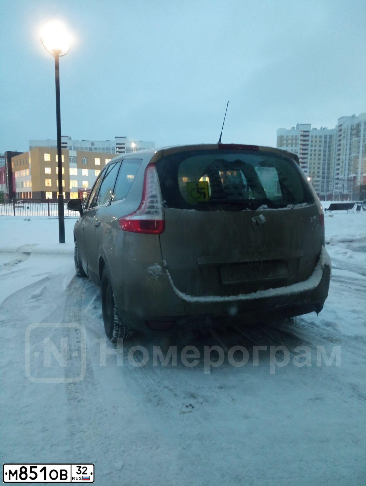 Фото автомобиля DODGE CALIBER, 2007 — госномер К800РН32. Цвет: ЧЕРНЫЙ