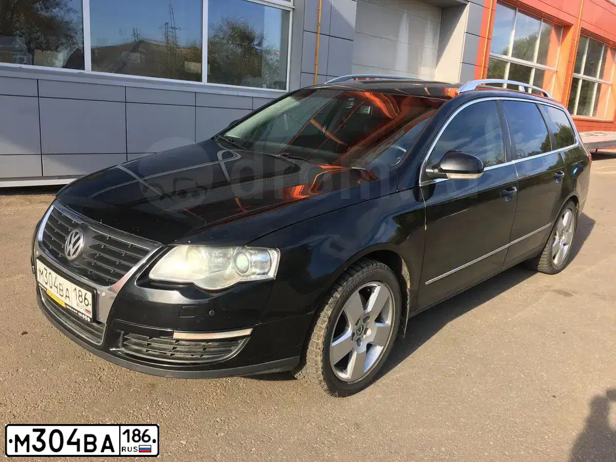 Фото автомобиля VOLKSWAGEN PASSAT, 2010 — госномер М304ВА186. Цвет: ЧЕРНЫЙ