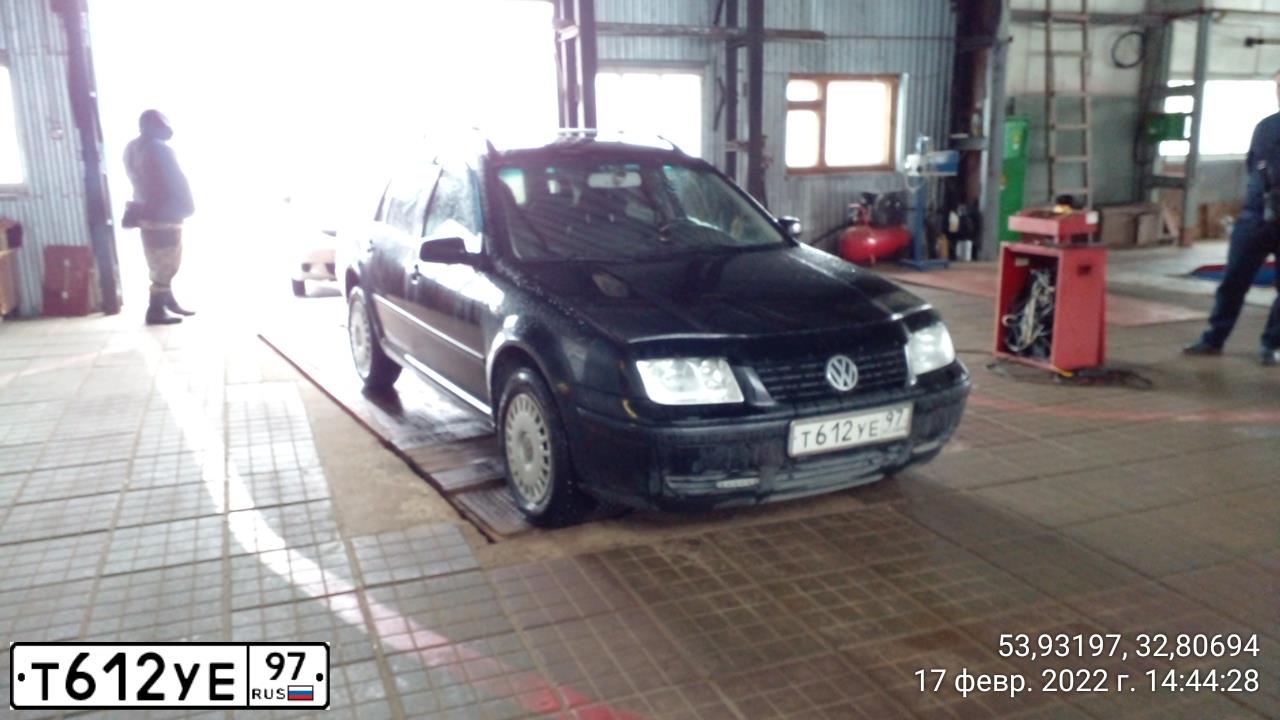 Фото автомобиля VOLKSWAGEN BORA, 2000 — госномер Н478УР76. Цвет: ЧЕРНЫЙ