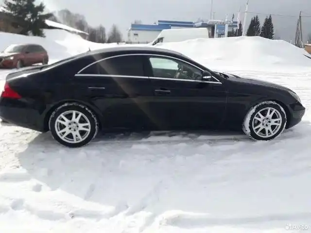 Фото автомобиля MERCEDES CLS-KLASSE, 2005 — госномер Р661КА29. Цвет: ЧЕРНЫЙ