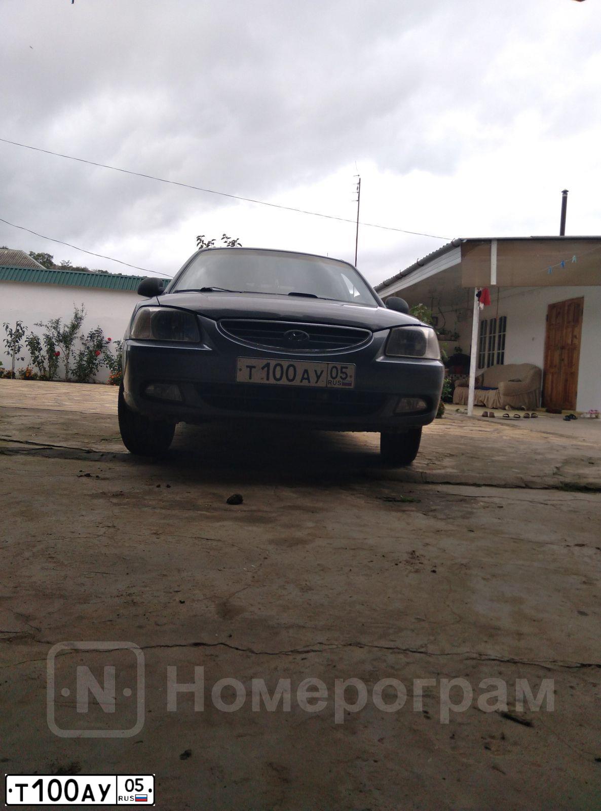 Фото автомобиля TAGAZ ACCENT, 2006 — госномер Т100АУ05. Цвет: СЕРЫЙ