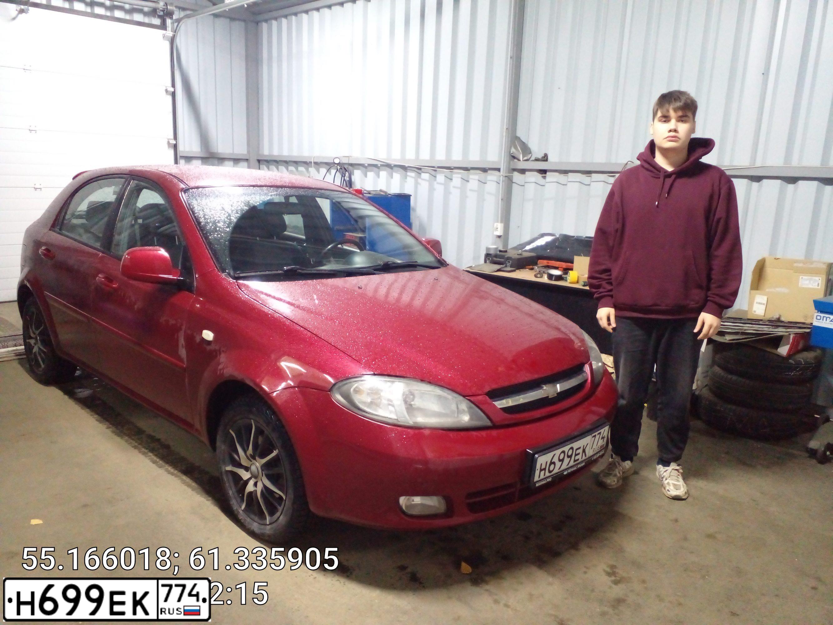 Фото автомобиля CHEVROLET LACETTI, 2011 — госномер Н699ЕК774. Цвет: Красный