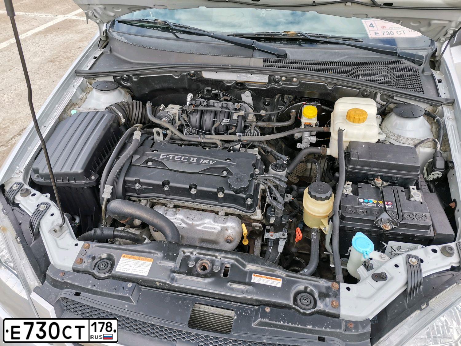 Фото автомобиля CHEVROLET LACETTI, 2011 — госномер В294НТ147. Цвет: Серебристый