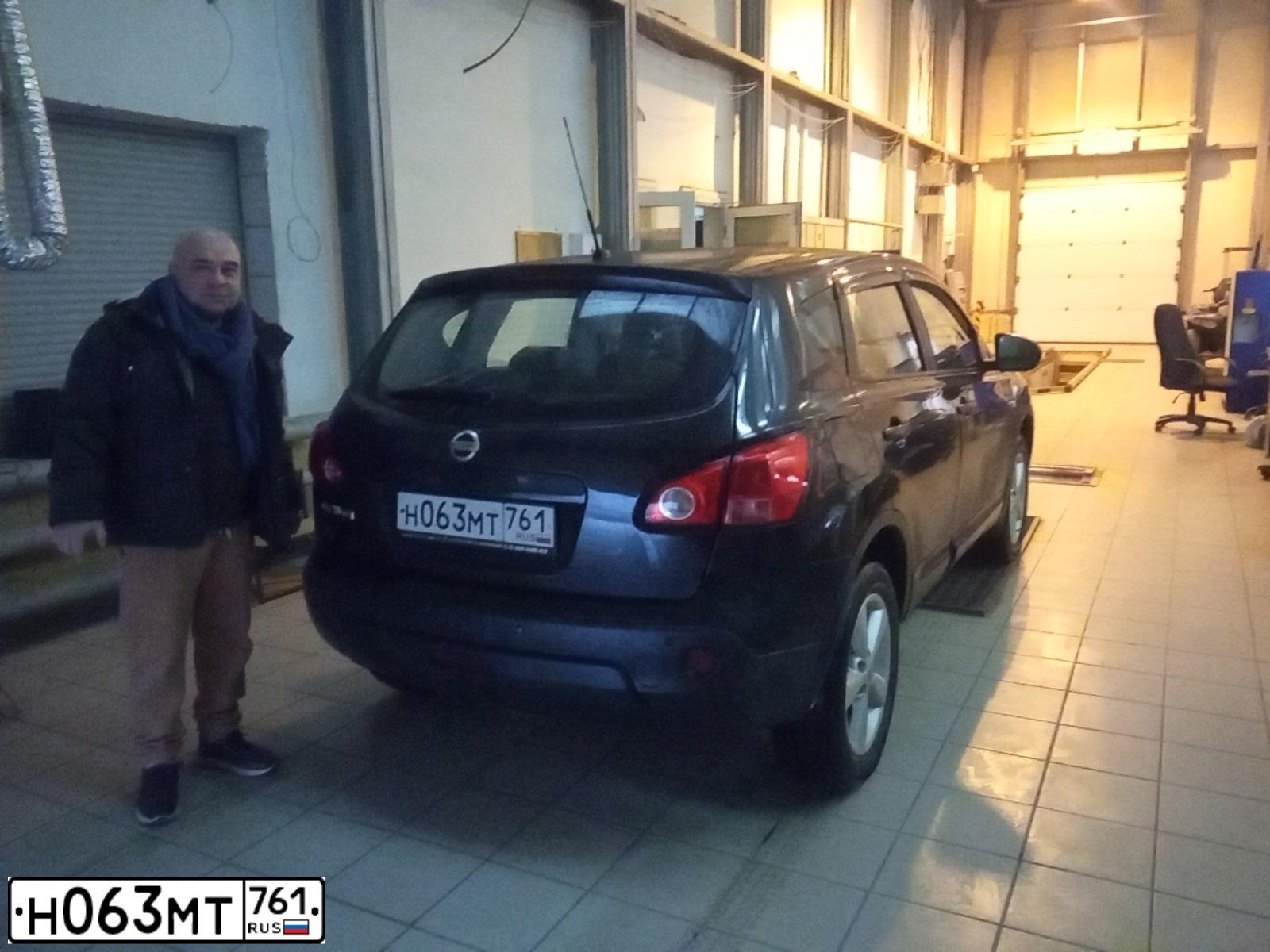 Фото автомобиля NISSAN QASHQAI, 2007 — госномер М705РУ67. Цвет: ЧЕРНЫЙ