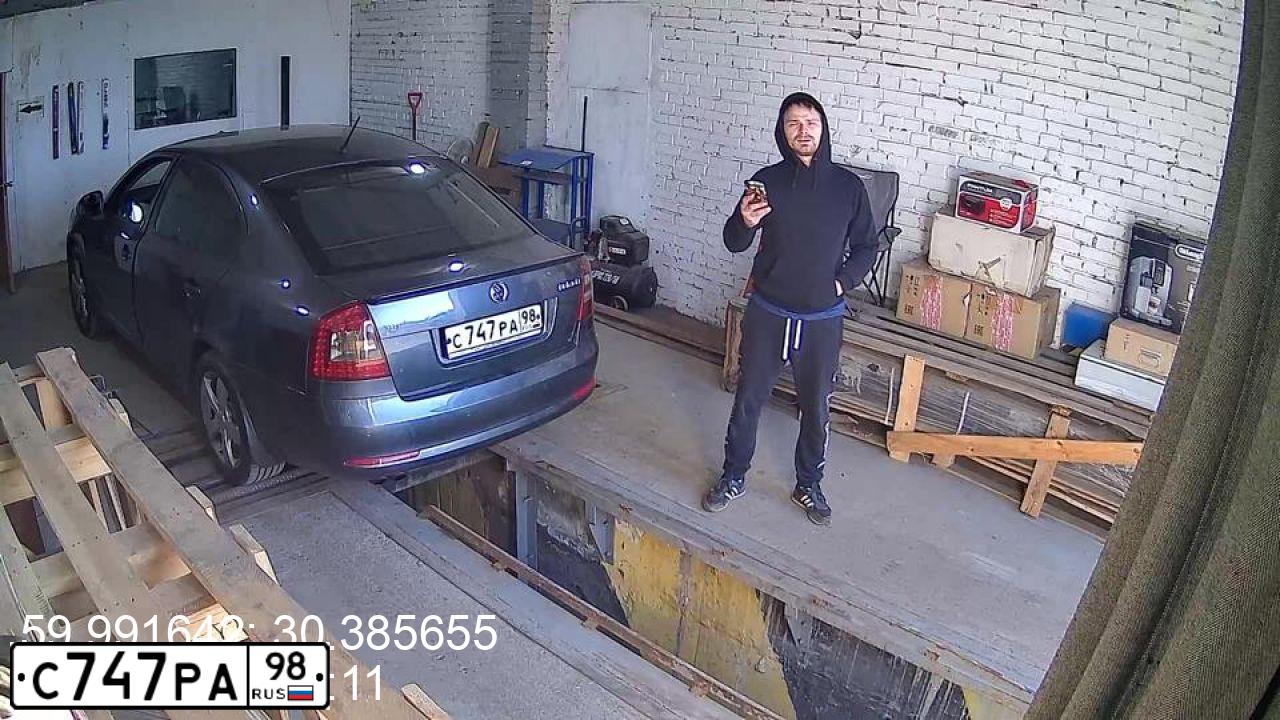 Фото автомобиля SKODA OCTAVIA, 2011 — госномер С315ВЕ198. Цвет: ТЕМНО-СЕРЫЙ