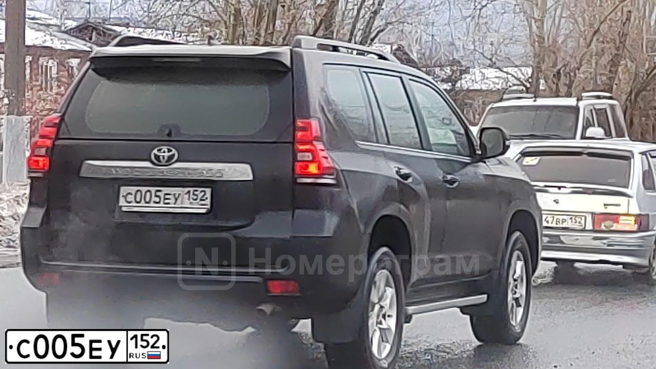 Фото автомобиля TOYOTA LANDCRUISER, 2020 — госномер С005ЕУ152. Цвет: ЧЕРНЫЙ