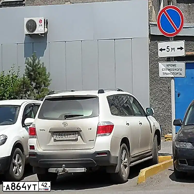 Фото автомобиля TOYOTA HIGHLANDER, 2010 — госномер А864УТ42. Цвет: Белый