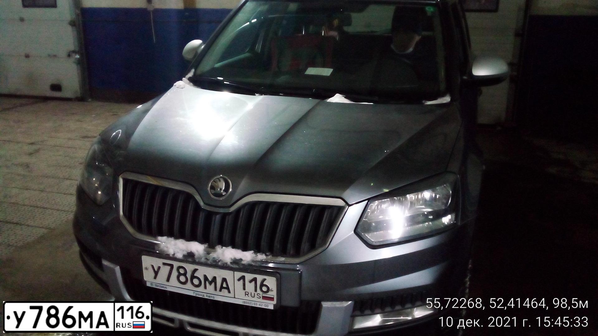 Фото автомобиля SKODA YETI, 2014 — госномер У786МА116. Цвет: ТЕМНО-СЕРЫЙ