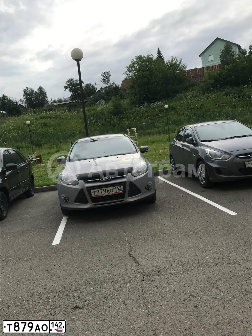 Фото автомобиля FORD FOCUS, 2011 — госномер А524ОМ42. Цвет: СЕРО-ГОЛУБОЙ