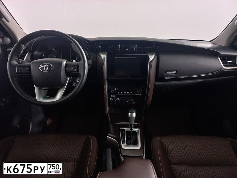 Фото автомобиля TOYOTA FORTUNER, 2017 — госномер М163ОТ790. Цвет: ТЕМНО-КОРИЧНЕВЫЙ