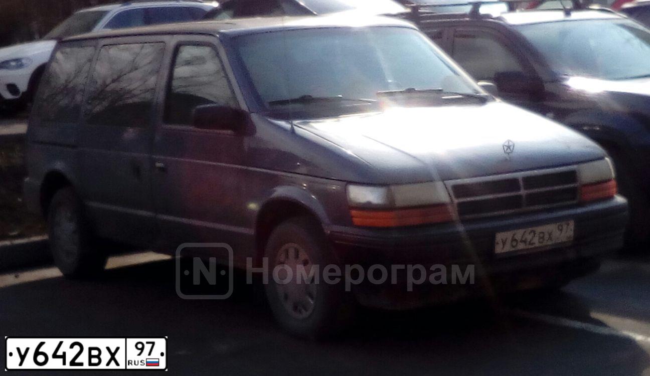 Фото автомобиля DODGE CARAVAN, 1991 — госномер Р544РВ790. Цвет: синий