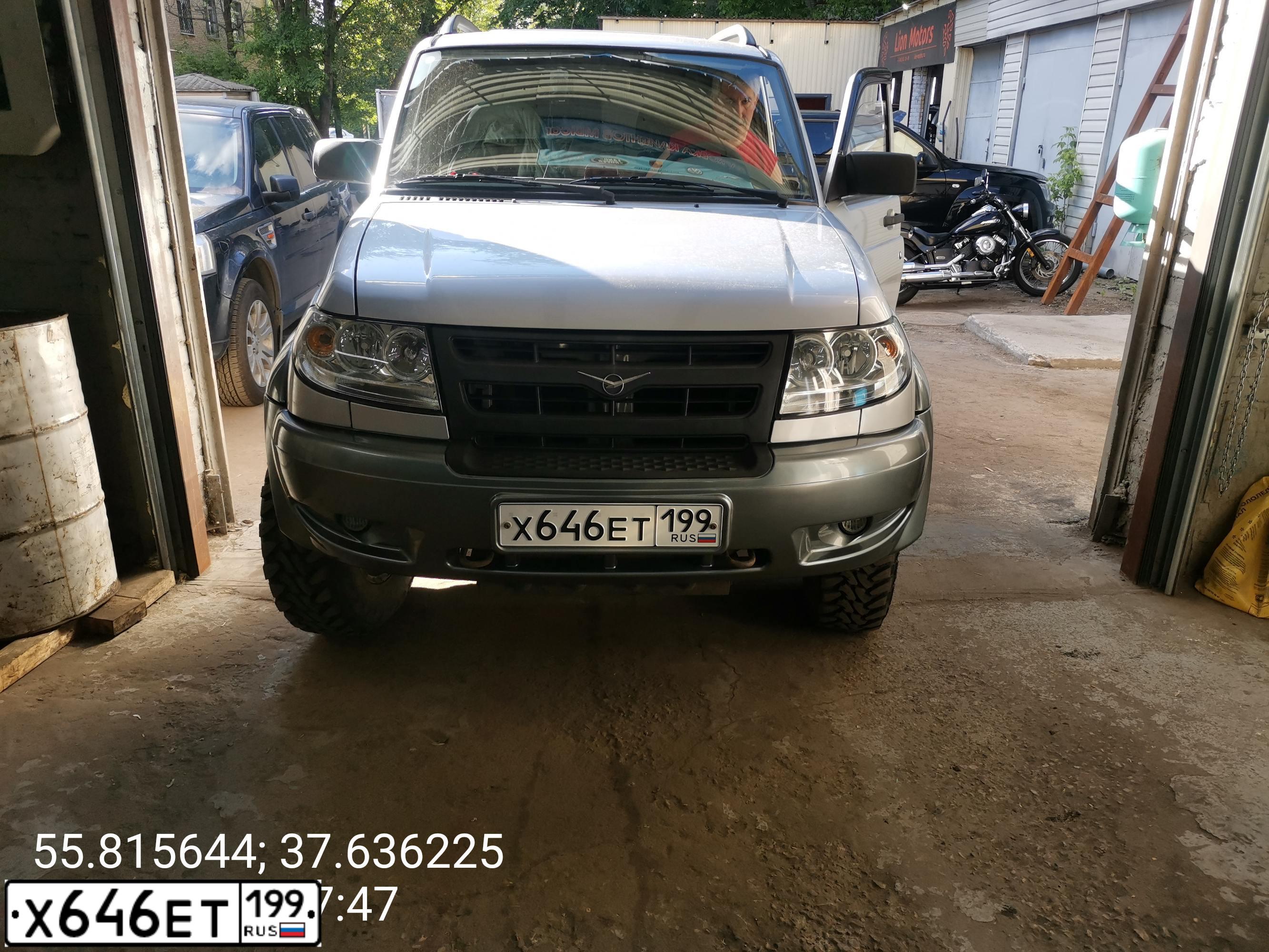 Фото автомобиля UAZ 3163 PATRIOT, 2007 — госномер Х646ЕТ199. Цвет: СЕРЕБРИСТЫЙ