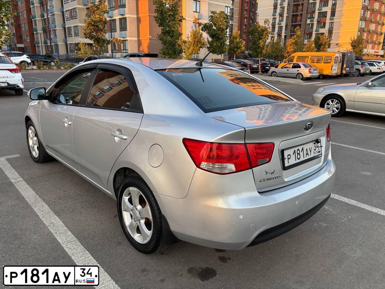 Фото автомобиля HYUNDAI ELANTRA, 2003 — госномер Р181АУ34. Цвет: ПЕСОЧНО-БЕЖЕВЫЙ