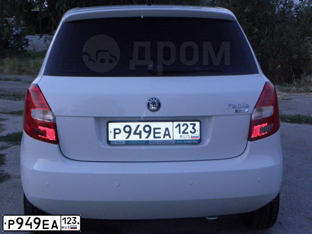 Фото автомобиля SKODA FABIA, 2008 — госномер Е443МУ82. Цвет: Белый
