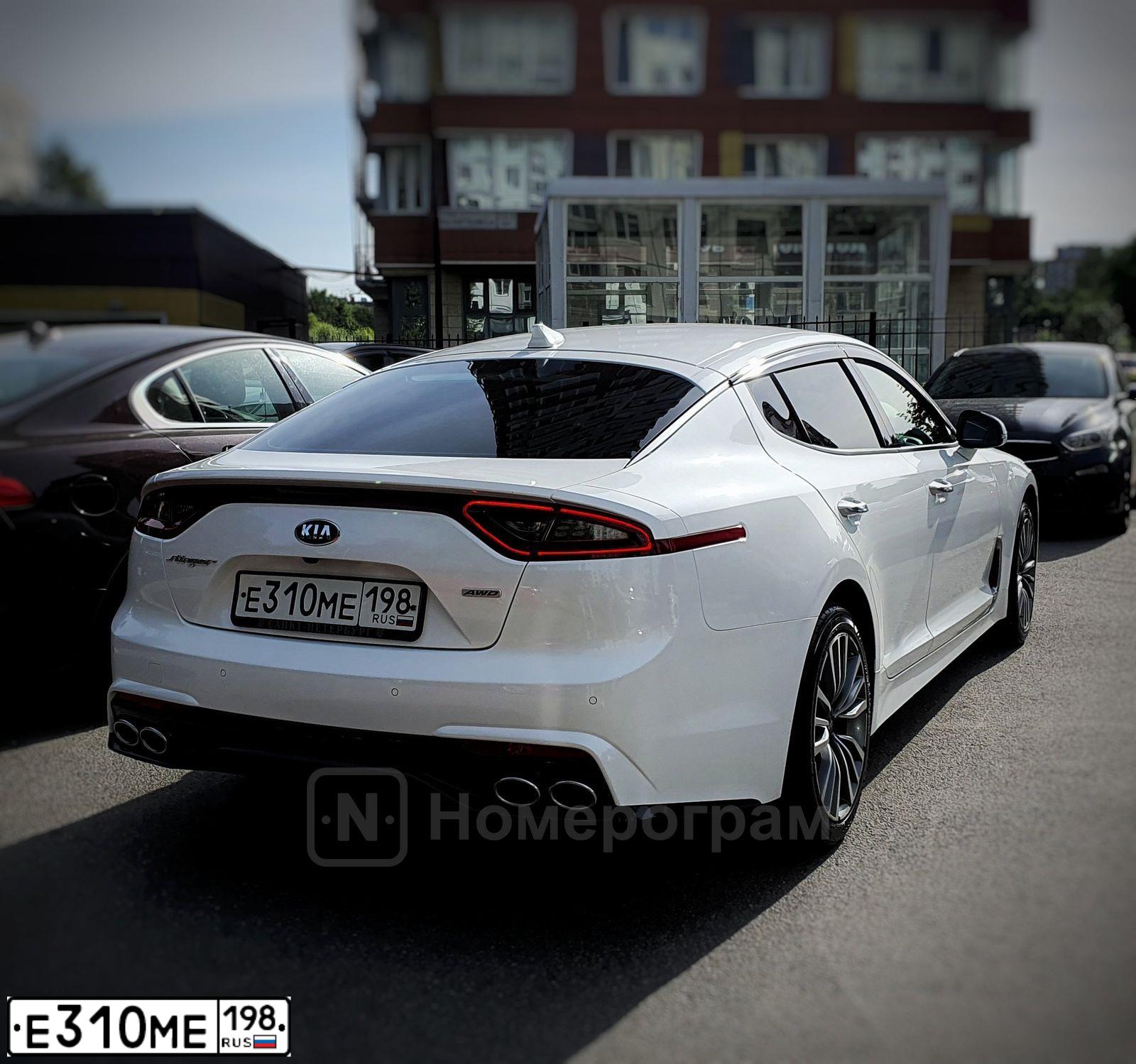 Фото автомобиля KIA STINGER, 2019 — госномер Е310МЕ198. Цвет: БЕЛЫЙ
