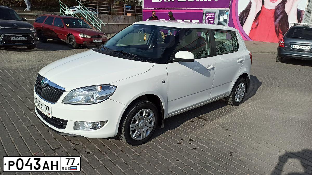 Фото автомобиля SKODA FABIA, 2012 — госномер О880АМ71. Цвет: Белый