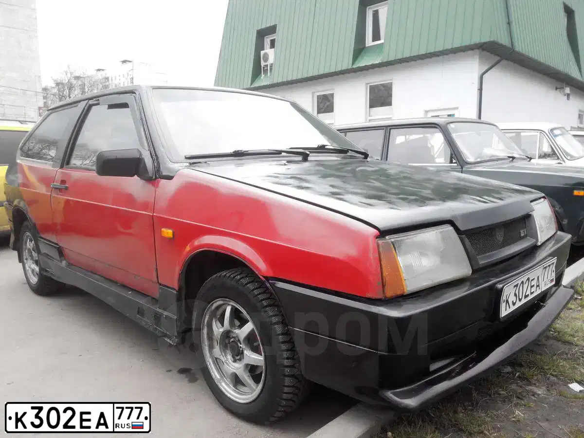 Фото автомобиля LADA 2108 SAMARA, 1996 — госномер С655ХК790. Цвет: красный/черный
