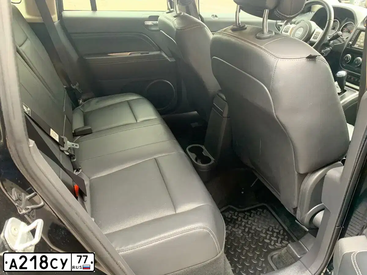 Фото автомобиля JEEP COMPASS, 2013 — госномер К985СА799. Цвет: ЧЕРНЫЙ
