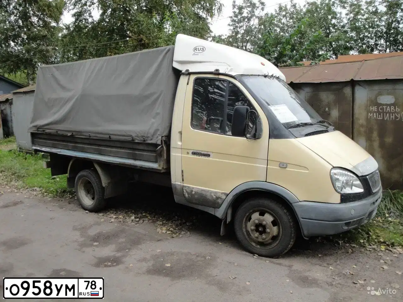 Фото автомобиля GAZ Z 3302 GAZEL, 2004 — госномер О958УМ78. Цвет: САФАРИ