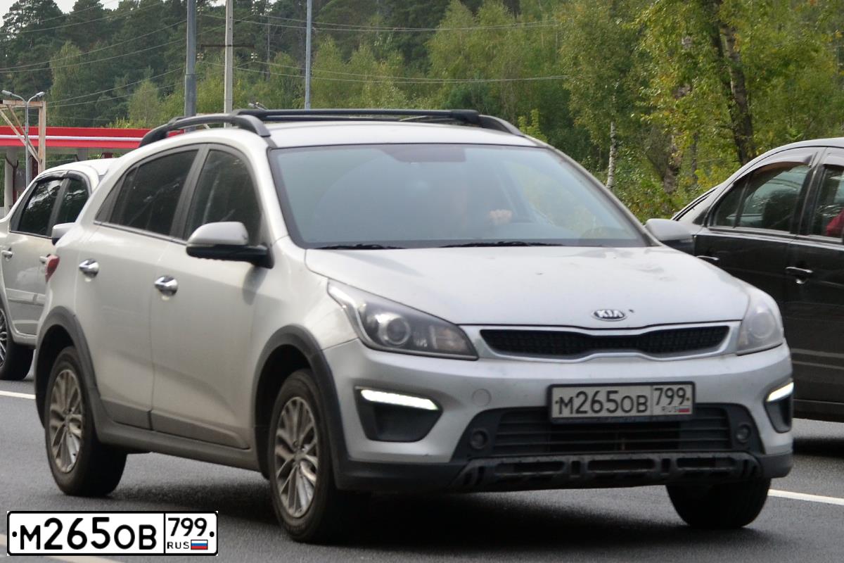 Фото автомобиля KIA RIO, 2019 — госномер М265ОВ799. Цвет: Серебристый