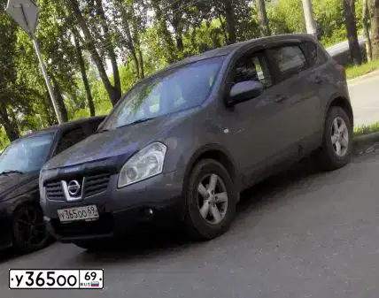 Фото автомобиля NISSAN QASHQAI, 2007 — госномер О928НЕ33. Цвет: СЕРЫЙ