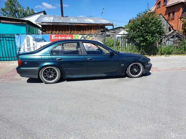 Фото автомобиля BMW SERIE 5, 1998 — госномер А500МР172. Цвет: ЗЕЛЕНЫЙ