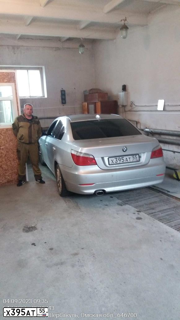 Фото автомобиля BMW SERIE 5, 2007 — госномер Х395АТ55. Цвет: СЕРЕБРИСТЫЙ