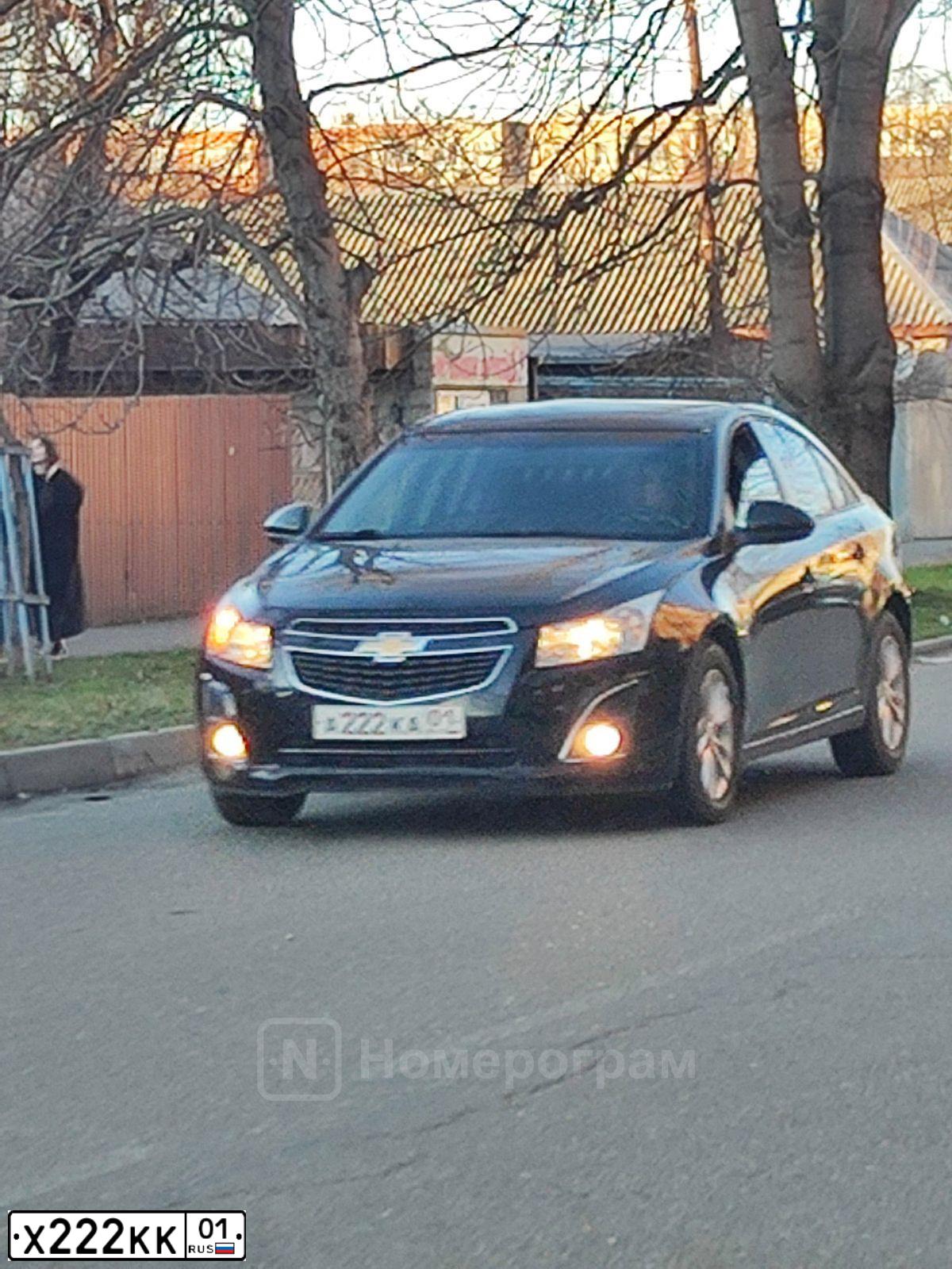 Фото автомобиля MERCEDES E-KLASSE, 2008 — госномер Х222КК01. Цвет: Серый