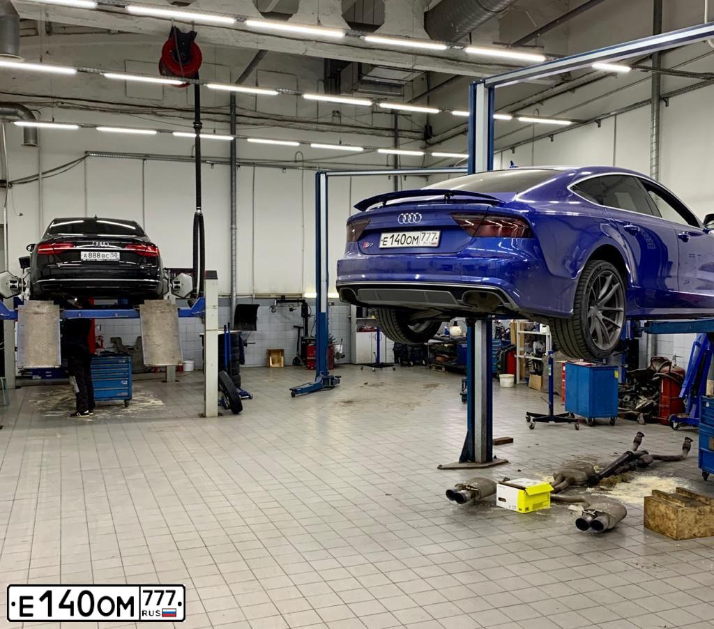Фото автомобиля AUDI S7, 2015 — госномер Т720УВ124. Цвет: ЯРКО-СИНИЙ