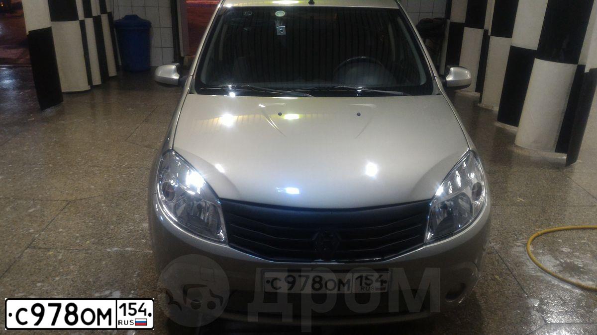 Фото автомобиля RENAULT T SANDERO, 2011 — госномер С978ОМ154. Цвет: БЕЖЕВЫЙ
