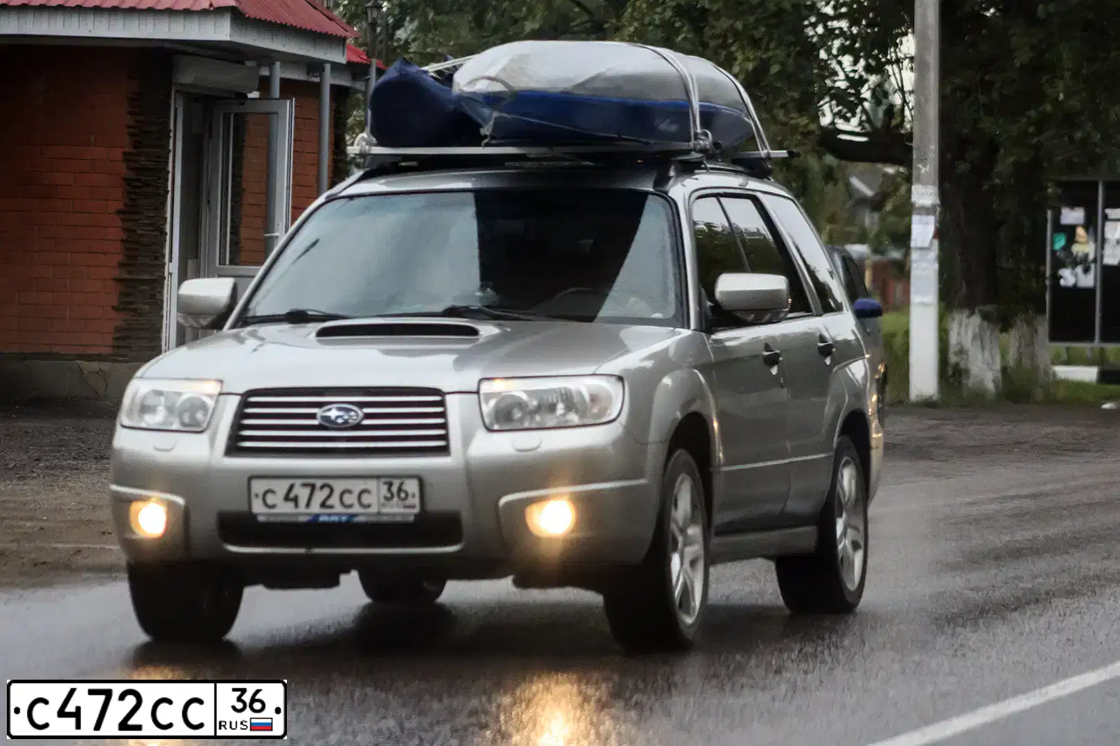 Фото автомобиля SUBARU FORESTER, 2006 — госномер Х578РТ136. Цвет: СЕРЕБРИСТЫЙ
