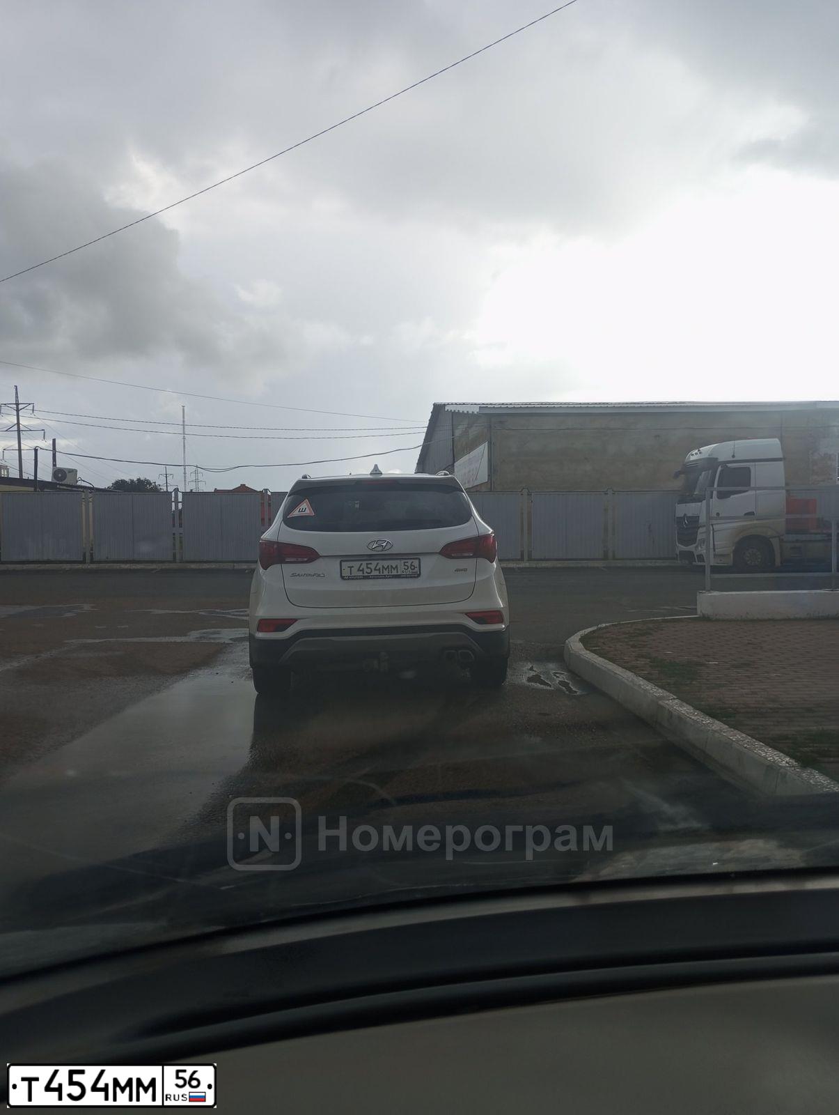 Фото автомобиля MITSUBISHI OUTLANDER, 2012 — госномер Е178ТМ702. Цвет: Белый