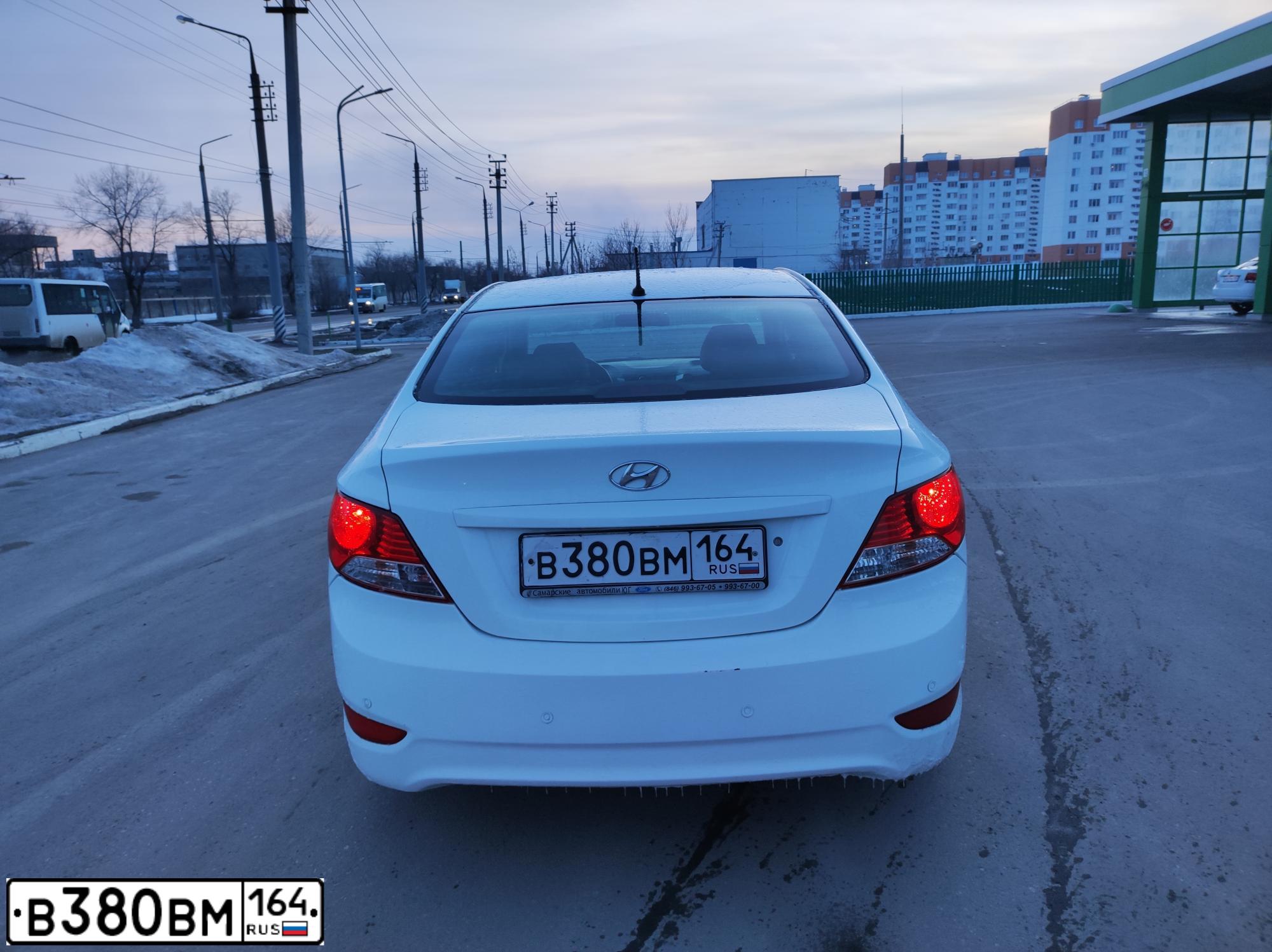Фото автомобиля HYUNDAI SOLARIS, 2013 — госномер В380ВМ164. Цвет: Белый
