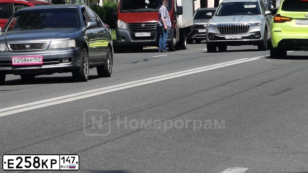 Фото автомобиля NISSAN BLUEBIRD NISSAN BLUEBIRD, 1998 — госномер М883МХ10. Цвет: Серый