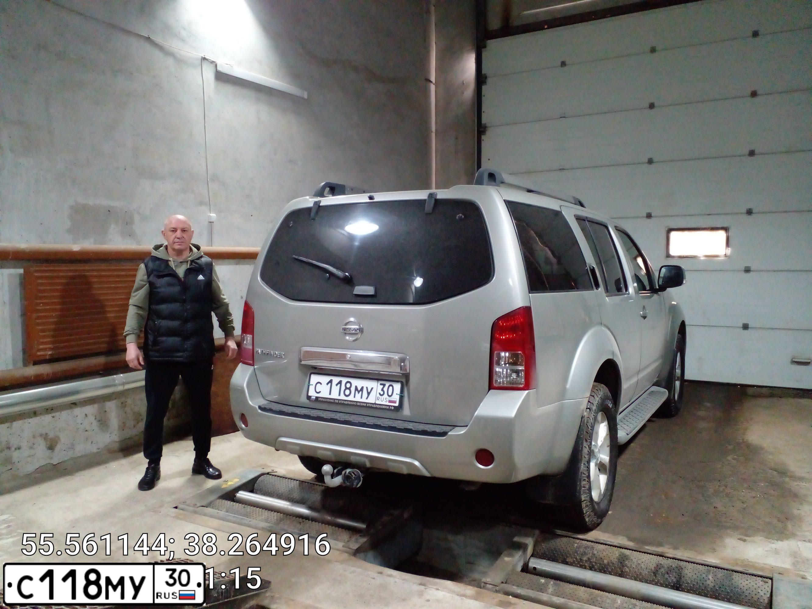 Фото автомобиля NISSAN PATHFINDER, 2011 — госномер С793ВР34. Цвет: СЕРЫЙ