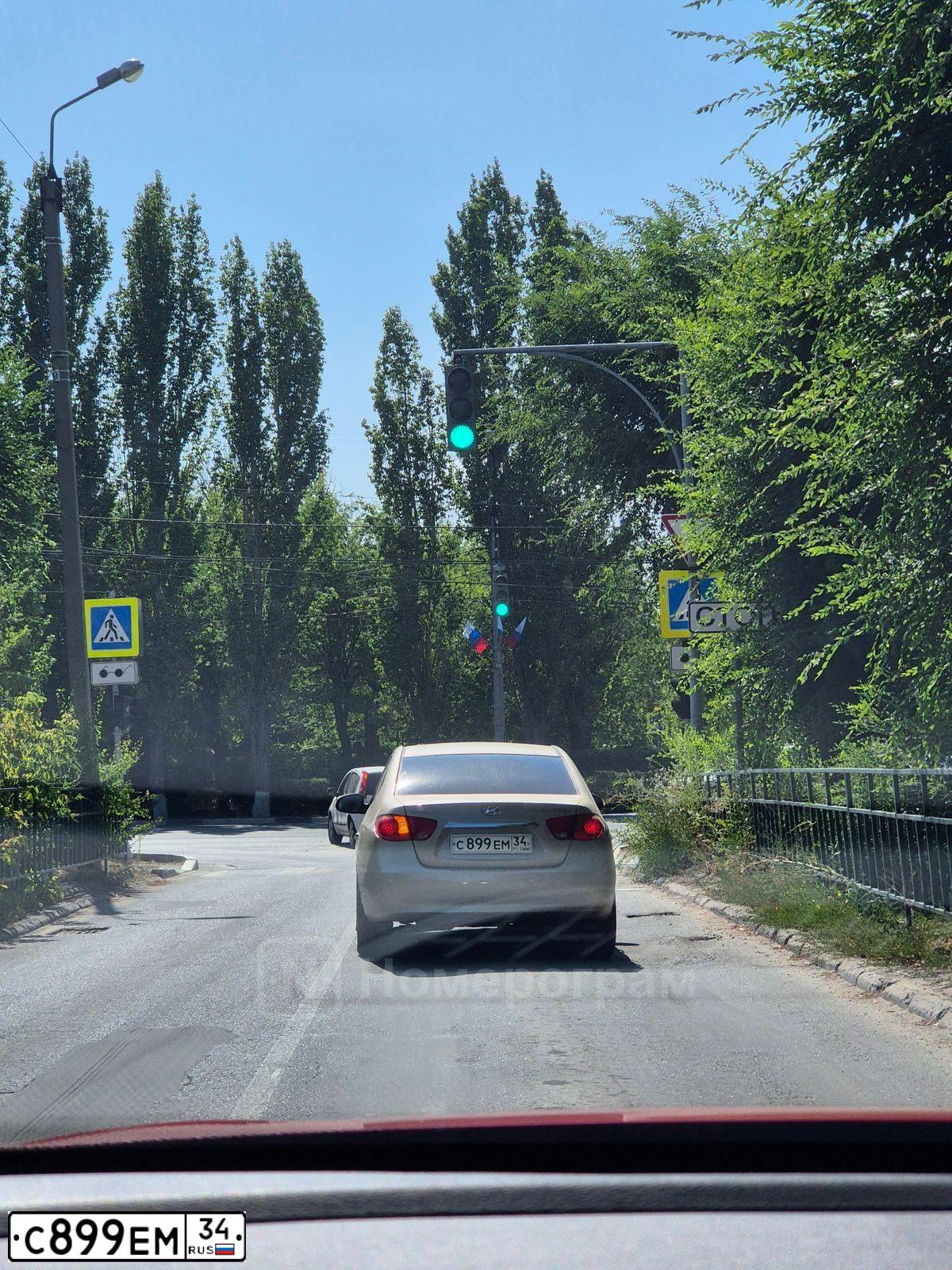 Фото автомобиля HYUNDAI НУUNDАI ЕLЕNУТА 1 6 GLS АТ, 2010 — госномер С899ЕМ34. Цвет: ЖЕЛТО ПЕСОЧНЫЙ