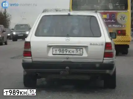 Фото автомобиля FORD TRANSIT, 2009 — госномер Т898КН51. Цвет: бежевый с зеленой полосой
